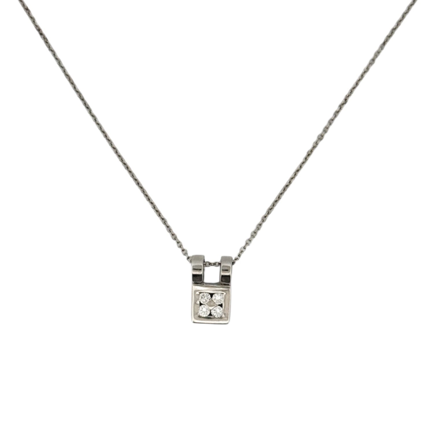 Comprar collar de oro blanco de 18kt con cadena y colgante con 4 brillantes. Cierre tipo reasa. Joyería Ian'Or. Joyas listas para una segunda vida.