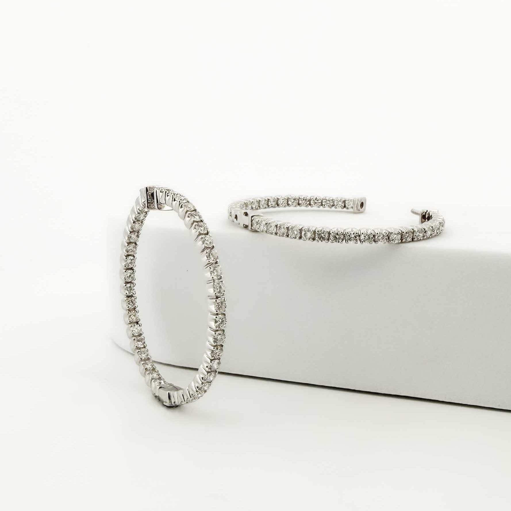 Comprar pendientes de aro realizados en oro blanco de 2,7cm de diámetro interior y cierre por presión. Joyas de segunda mano. Envío gratis. Ian'Or.