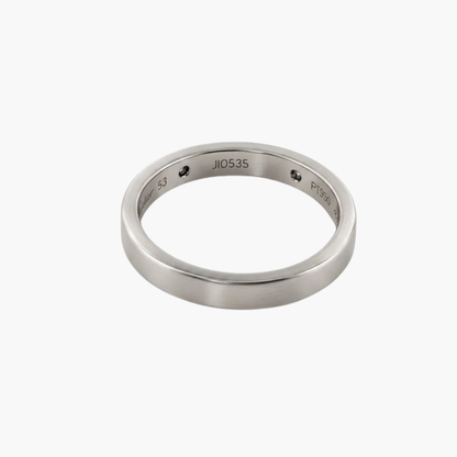 Comprar alianza de la prestigiosa firma Cartier realizada en platino y con dos diamantes talla brillante engastados. Cartier de segunda mano. Joyería Ian'Or.