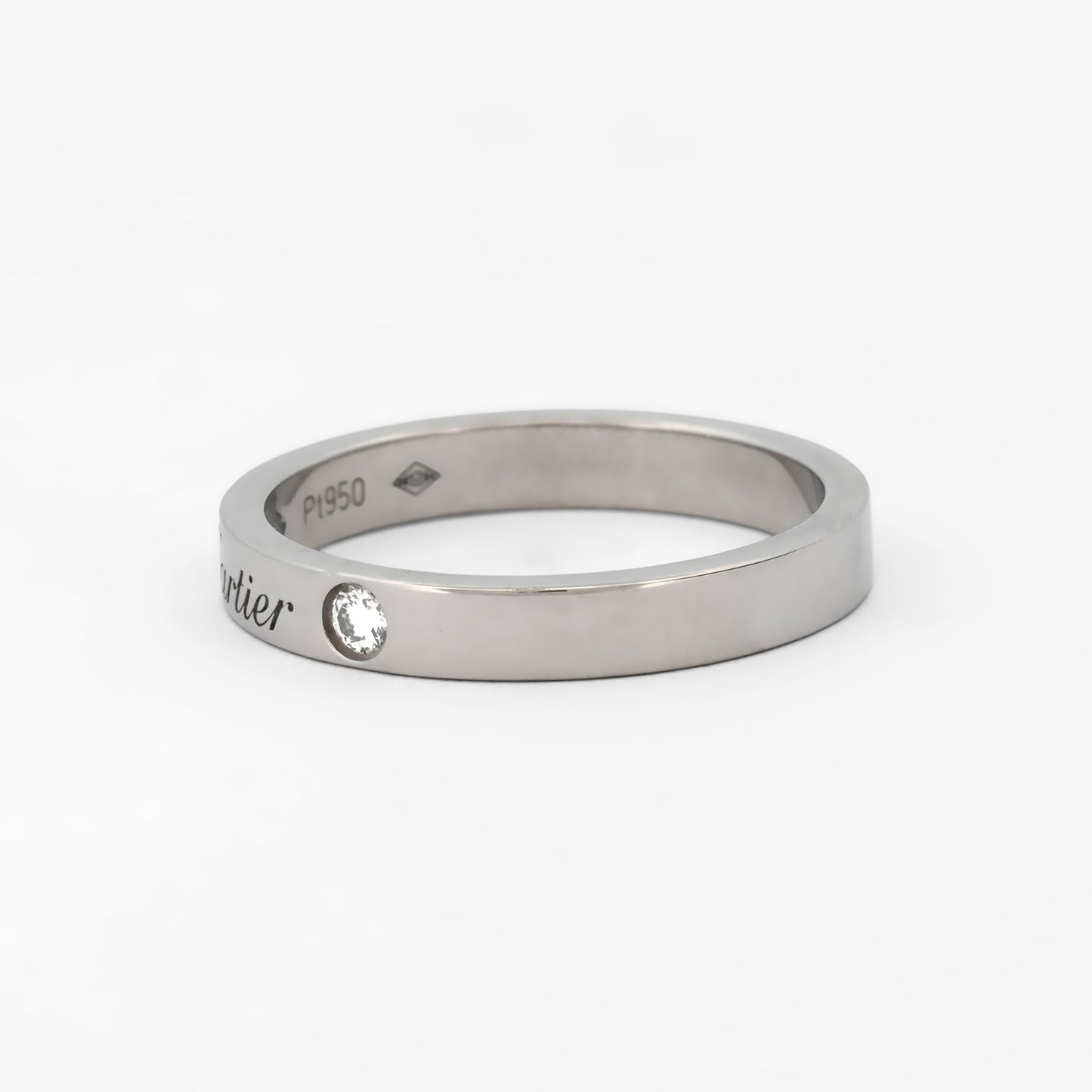 Comprar alianza de la prestigiosa firma Cartier realizada en platino y con dos diamantes talla brillante engastados. Cartier de segunda mano. Joyería Ian'Or.