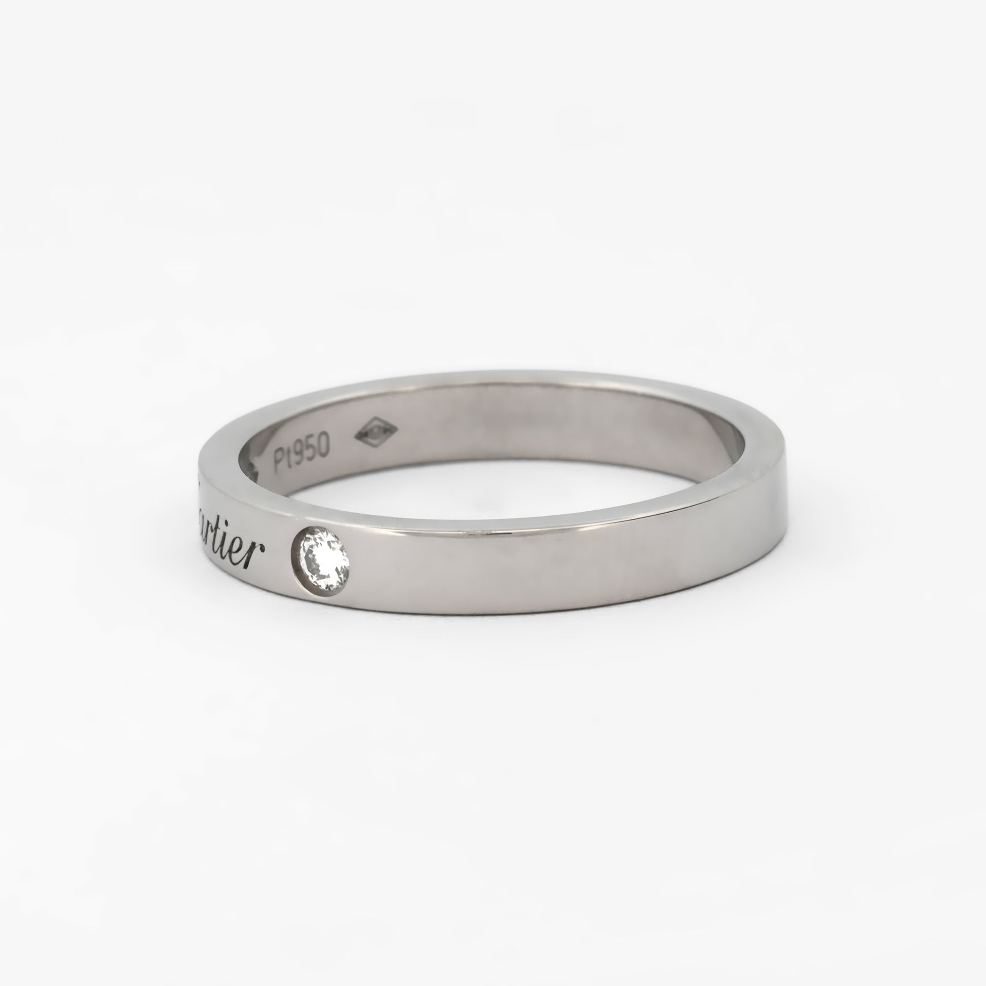 Comprar alianza de la prestigiosa firma Cartier realizada en platino y con dos diamantes talla brillante engastados. Cartier de segunda mano. Joyería Ian'Or.