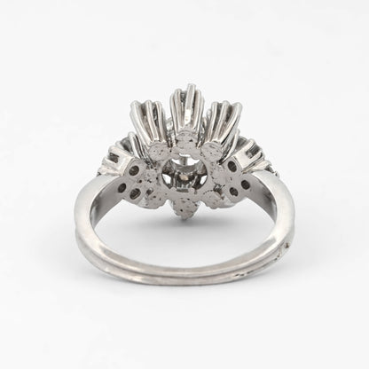 Comprar sortija realizada en oro blanco de 18kt con rosetón de diamantes talla brillante. Joyas únicas de segunda mano. Joyería Ian'Or. Ian'Or. Envío gratis.