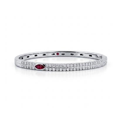 Comprar pulsera esclava realizada en oro blanco de 18kt. Con carril de 58 diamantes talla brillante y dos rubíes. Joyería Ian'Or. Envío gratis.
