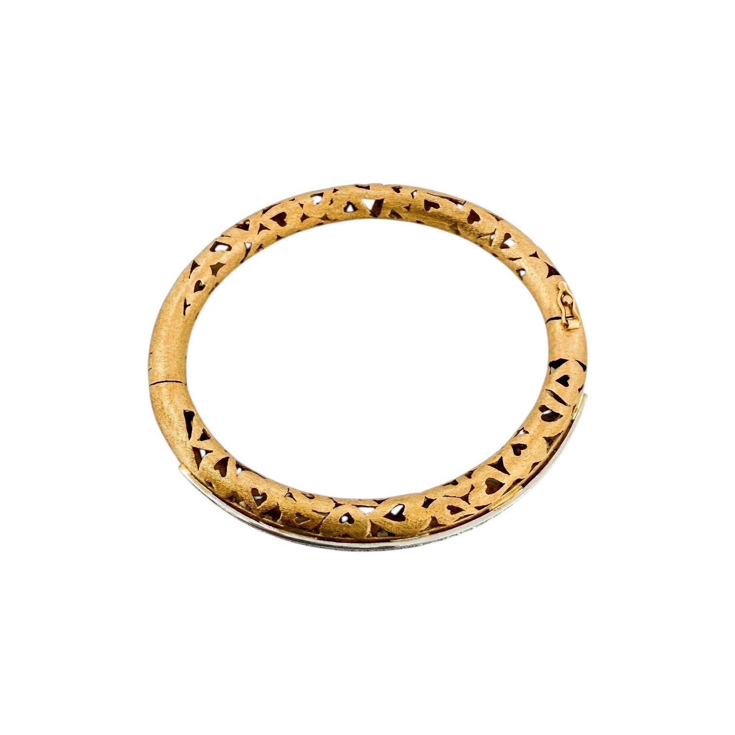 Comprar pulsera esclava de oro amarillo de 18kt en acabado mate y diseño de corazones con carril de oro blanco y 33 diamantes talla brillante. Joyería Ian'Or.