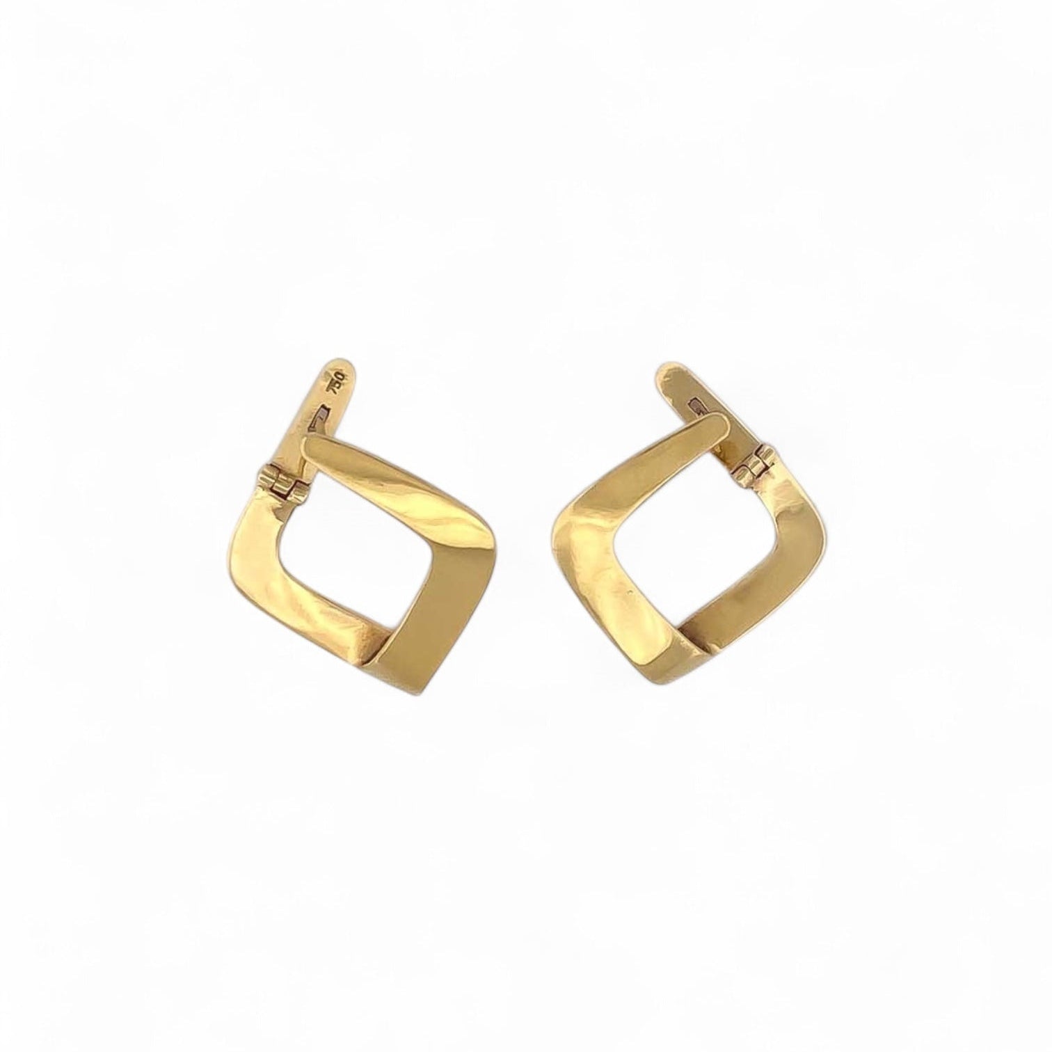 Comprar pendientes cuadrados realizados en oro amarillo de 18kt. Cierre catalán. Joyas acondicionadas. Joyería Ian'Or. Envío GRATIS.