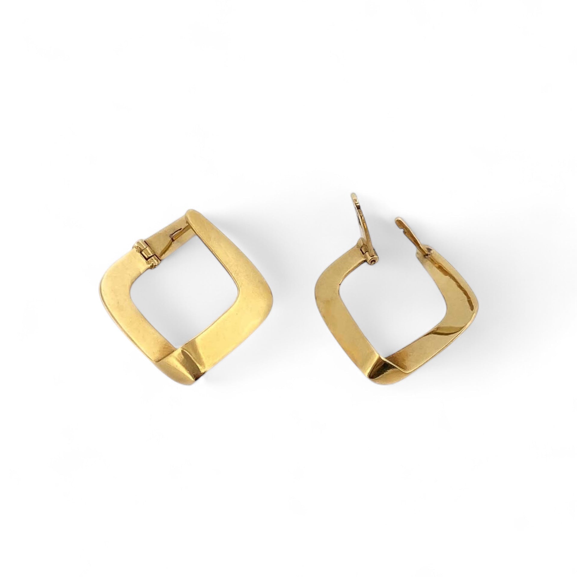 Comprar pendientes cuadrados realizados en oro amarillo de 18kt. Cierre catalán. Joyas acondicionadas. Joyería Ian'Or. Envío GRATIS.