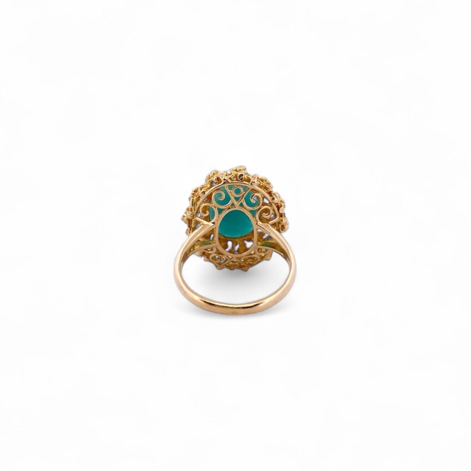 Comprar sortija de oro amarillo de 18kt con turquesa talla oval engastada en 6 grapas.
Joyería Ian'Or compro oro. Joyas únicas. Envío GRATIS. Ian'Or.