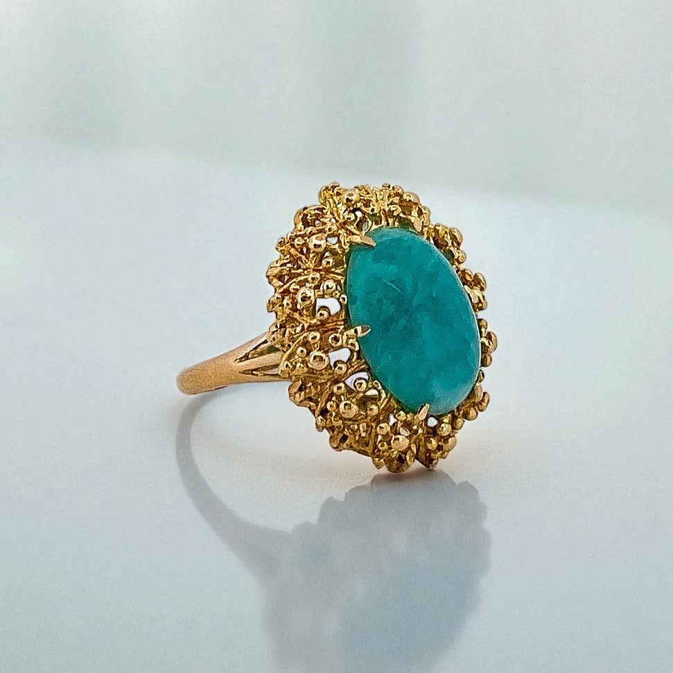 Comprar sortija de oro amarillo de 18kt con turquesa talla oval engastada en 6 grapas.
Joyería Ian'Or compro oro. Joyas únicas. Envío GRATIS. Ian'Or.