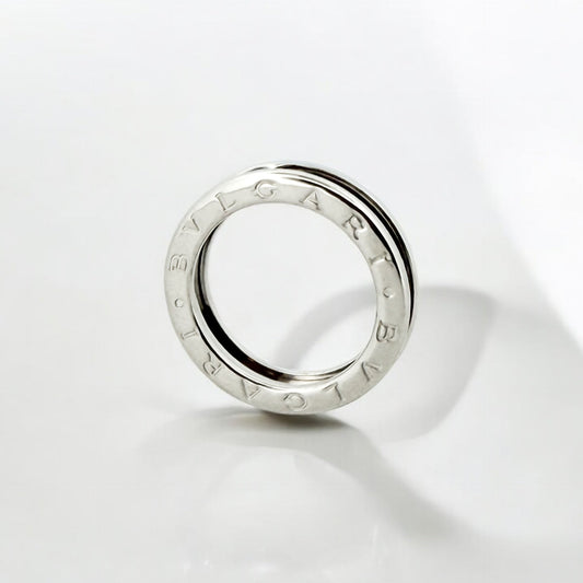 Comprar anillo de la colección B.zero1 de la firma BVLGARI en oro blanco de 18kt con una sola banda. Joyas Bvlgari baratas. Joyería Ian'Or. Envío Gratis.