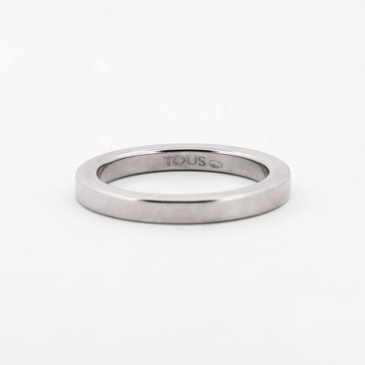 Comprar alianza de la firma TOUS realizada en oro blanco de 18kt con brillante lateral. Anillos de compromiso Tous. Envío gratis. Joyería Ian'Or.
