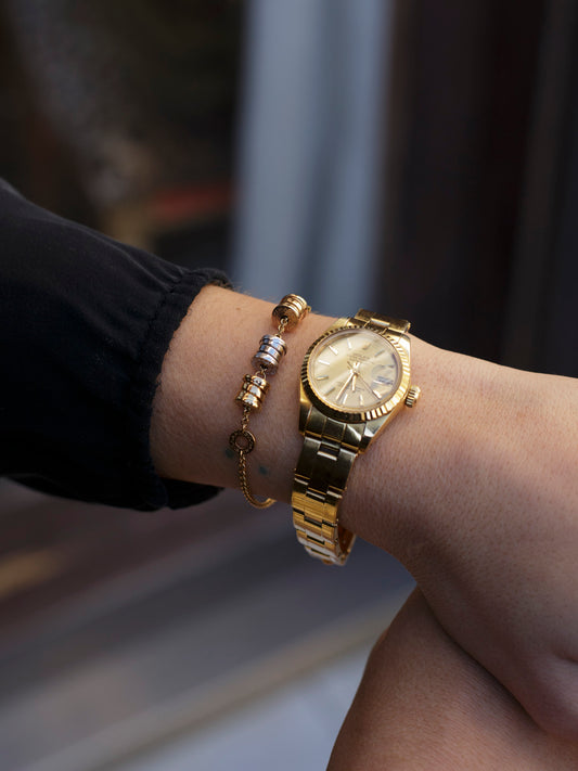 Reloj Rolex Datejust de Mujer caja de 26mm. Realizado en oro amarillo de 18kt.
Medida correa: 19cm, correa oyster. Rolex de segunda mano baratos en Barcelona. 