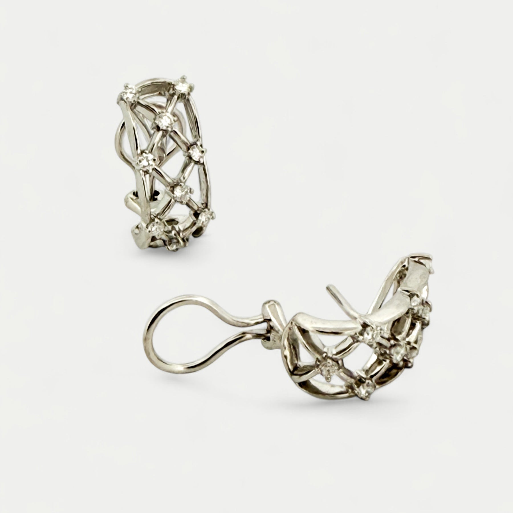 Comprar pendientes tipo red realizadas en oro blanco de 18kt con diamantes talla brillante. Joyas de segunda mano. Envío gratis. Joyería Ian'Or. Envío GRATIS.
