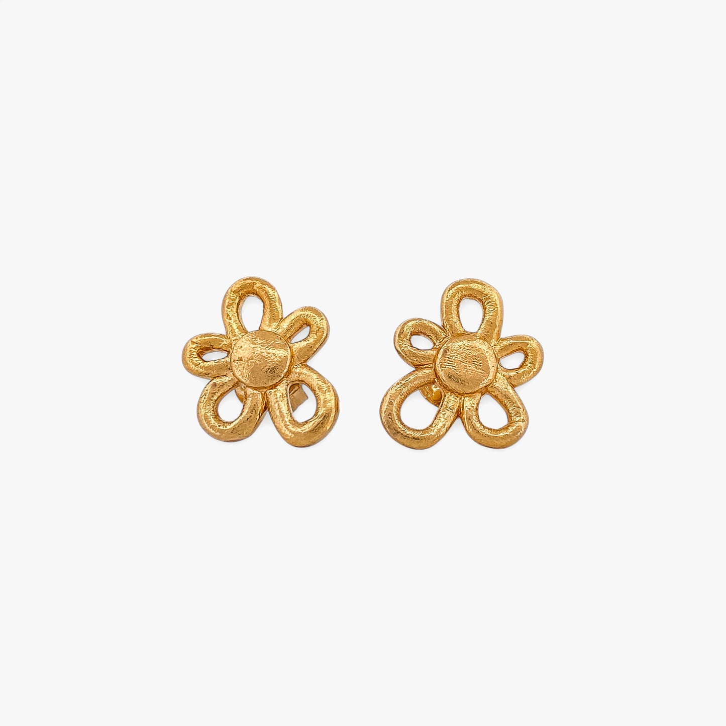 Comprar pendientes realizados en oro amarillo de 18kt con textura, de la firma TOUS en forma de flor irregular. Joyas Tous acondicionadas. Joyería Ian'Or.