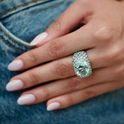 Comprar anillo de la firma Sillam realizado en oro blanco de 18kt con aguamarina central y talla brillante alrededor y en los brazos del anillo. Envío GRATIS.