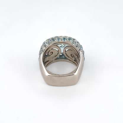 Comprar anillo de la firma Sillam realizado en oro blanco de 18kt con aguamarina central y talla brillante alrededor y en los brazos del anillo. Envío GRATIS.

