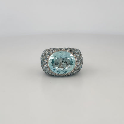 Comprar anillo de la firma Sillam realizado en oro blanco de 18kt con aguamarina central y talla brillante alrededor y en los brazos del anillo. Envío GRATIS.

