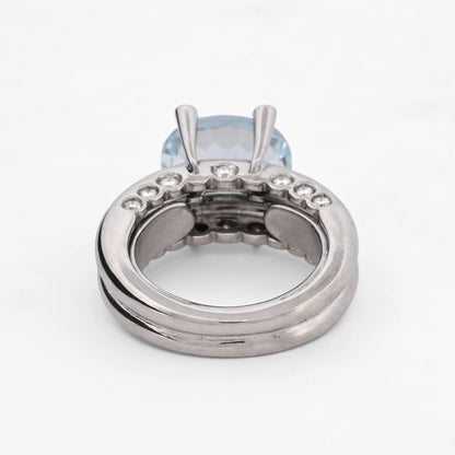 Comprar anillo de la firma Sillam realizado en oro blanco de 18kt con aguamarina central y diamantes en los brazos talla brillante. Envío GRATIS. IanOr.