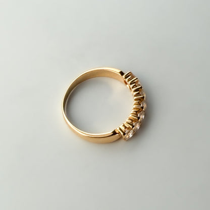 Comprar media alianza de oro amarillo de 18kt con 7 brillantes engastados en grapas. Joyas de segunda mano. Envío GRATIS. Anillos de compromiso baratos.
