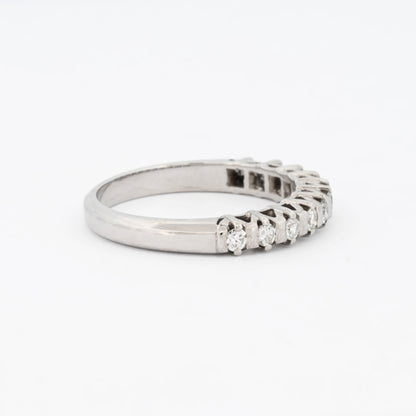 Comprar media alianza realizada en oro blanco 18kt con carril de 11 diamantes. Joyas acondicionadas. Envío GRATIS. Anillos de compromiso baratos. Ian'Or.


