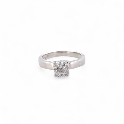 Comprar anillo realizado en oro blanco de 18kt con pavé cuadrado de 16 diamantes talla brillante. Joyería Ian'Or. Joyas acondicionadas. Envío GRATIS.

