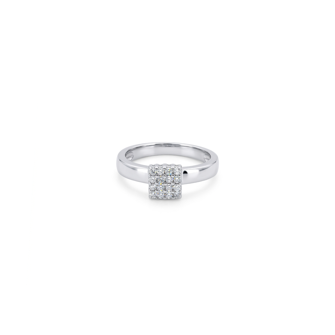 Comprar anillo realizado en oro blanco de 18kt con pavé cuadrado de 16 diamantes talla brillante. Joyería Ian'Or. Joyas acondicionadas. Envío GRATIS.
