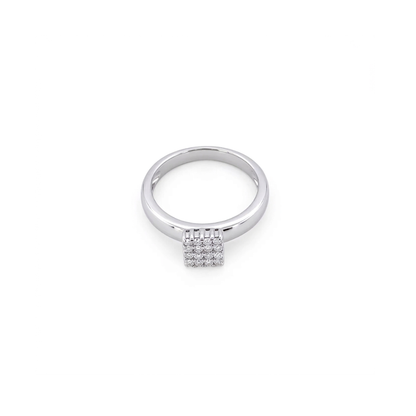 Comprar anillo realizado en oro blanco de 18kt con pavé cuadrado de 16 diamantes talla brillante. Joyería Ian'Or. Joyas acondicionadas. Envío GRATIS.