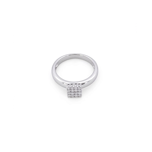 Comprar anillo realizado en oro blanco de 18kt con pavé cuadrado de 16 diamantes talla brillante. Joyería Ian'Or. Joyas acondicionadas. Envío GRATIS.