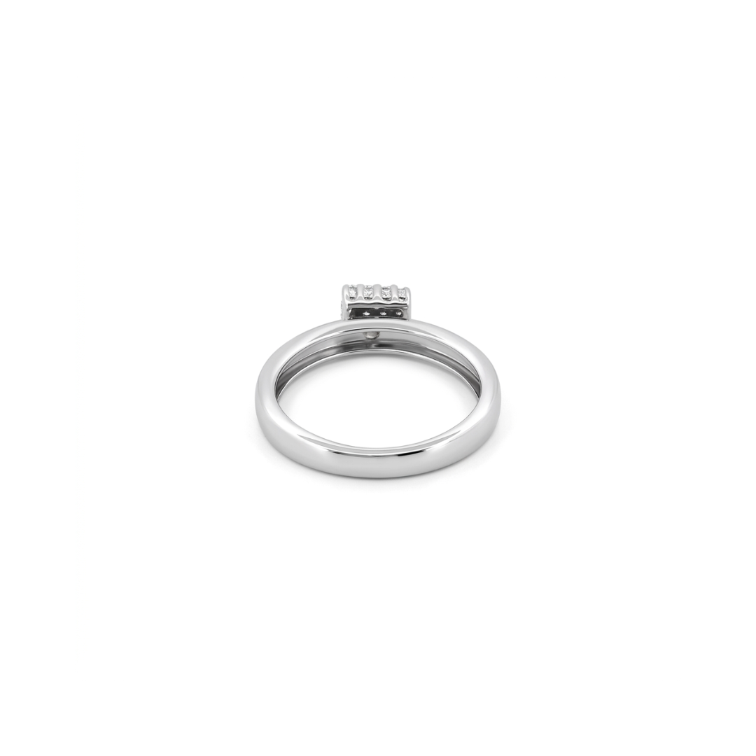 Comprar anillo realizado en oro blanco de 18kt con pavé cuadrado de 16 diamantes talla brillante. Joyería Ian'Or. Joyas acondicionadas. Envío GRATIS.
