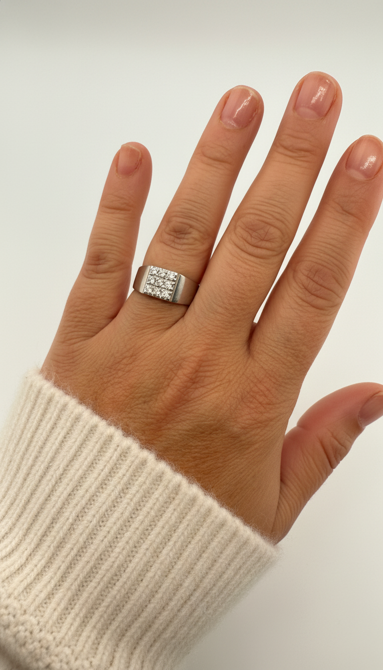 14950GM - Sello oro blanco 18kt y pavé de diamantes