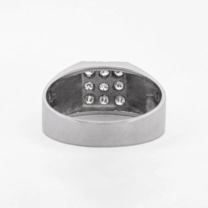 Comprar anillo tipo sello realizado en oro blanco de 18kt con pavé de 9 diamantes talla brillante. Joyas con diamantes baratas. Joyería Ian'Or. Envío Gratis.