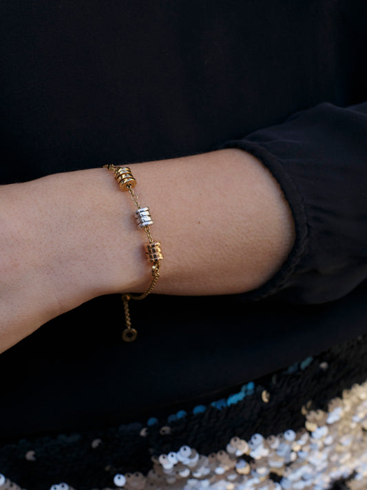 Comprar pulsera Bvlgari modelo B.zero realizada en oro amarillo, blanco y rosa de 18kt. Cierre tipo mosquetón. Joyas Bvlgari. Joyería Ian'Or. Envio GRATIS.