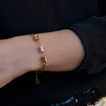 Comprar pulsera Bvlgari modelo B.zero realizada en oro amarillo, blanco y rosa de 18kt. Cierre tipo mosquetón. Joyas Bvlgari. Joyería Ian'Or. Envio GRATIS.