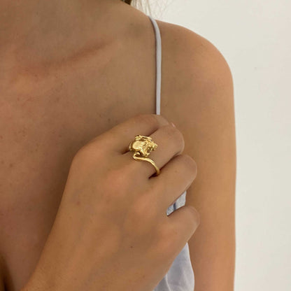 Comprar sortija de pantera realizada en oro amarillo de 18kt con 7 diamantes talla brillante. Joyería compro oro Ian'Or. Anillo pantera. Envío GRATIS.