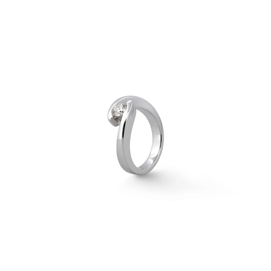 Comprar solitario realizado en oro blanco y diamante talla brillante engastado en dos brazos Joyas restauradas. Joyería compro oro Ian'Or. Envío GRATIS.
