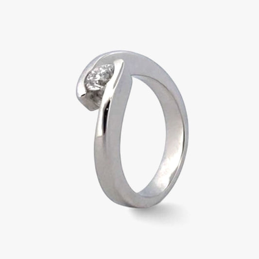 Comprar solitario realizado en oro blanco y diamante talla brillante engastado en dos brazos Joyas restauradas. Joyería compro oro Ian'Or. Envío GRATIS.