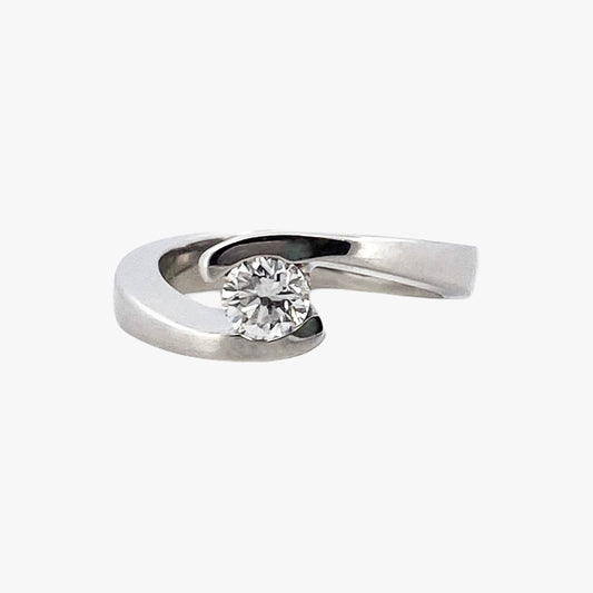 Comprar solitario realizado en oro blanco y diamante talla brillante engastado en dos brazos Joyas restauradas. Joyería compro oro Ian'Or. Envío GRATIS.
