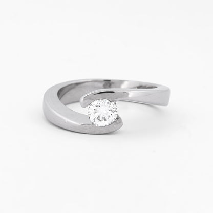 Comprar solitario realizado en oro blanco y diamante talla brillante engastado en dos brazos Joyas restauradas. Joyería compro oro Ian'Or. Envío GRATIS.