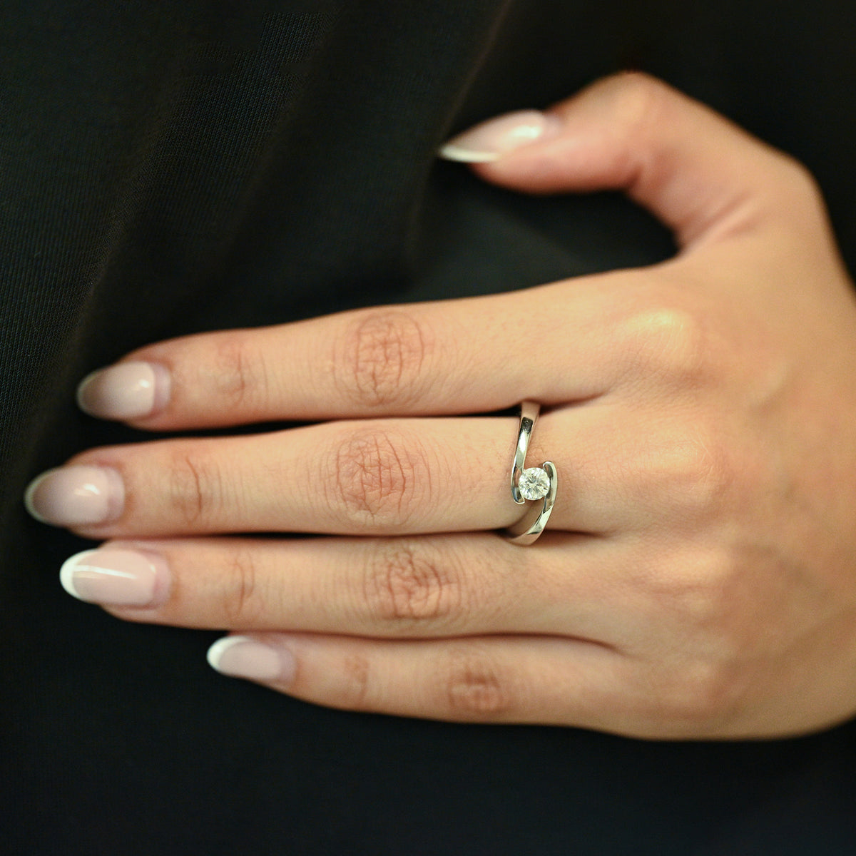 Comprar solitario realizado en oro blanco y diamante talla brillante engastado en dos brazos Joyas restauradas. Joyería compro oro Ian'Or. Envío GRATIS.