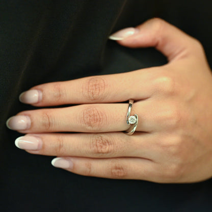 Comprar solitario realizado en oro blanco y diamante talla brillante engastado en dos brazos Joyas restauradas. Joyería compro oro Ian'Or. Envío GRATIS.