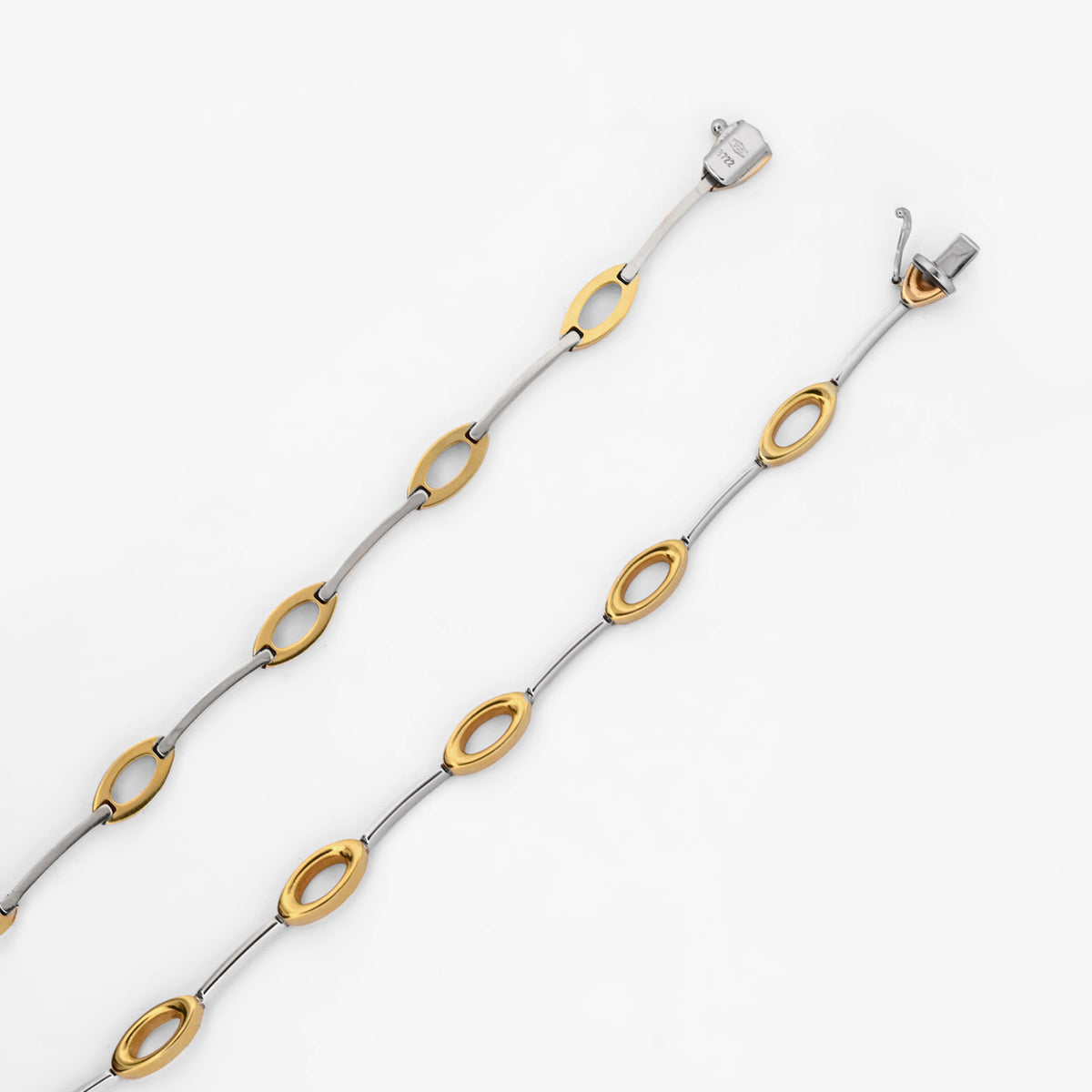 Comprar collar semirrígido realizado en oro blanco y amarillo de 18kt. Cierre de cajón y un brazo de seguridad. Joyería Compro Oro Barcelona. Ian'Or.