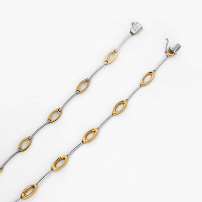 Comprar collar semirrígido realizado en oro blanco y amarillo de 18kt. Cierre de cajón y un brazo de seguridad. Joyería Compro Oro Barcelona. Ian'Or.