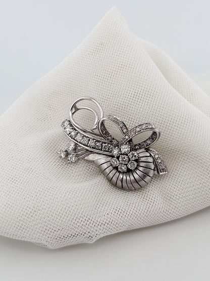 Comprar broche antiguo realizado en platino y con diamantes talla brillante. Joyas antiguas y vintage en Barcelona, compro oro y joyas al mejor precio. Ian'Or.