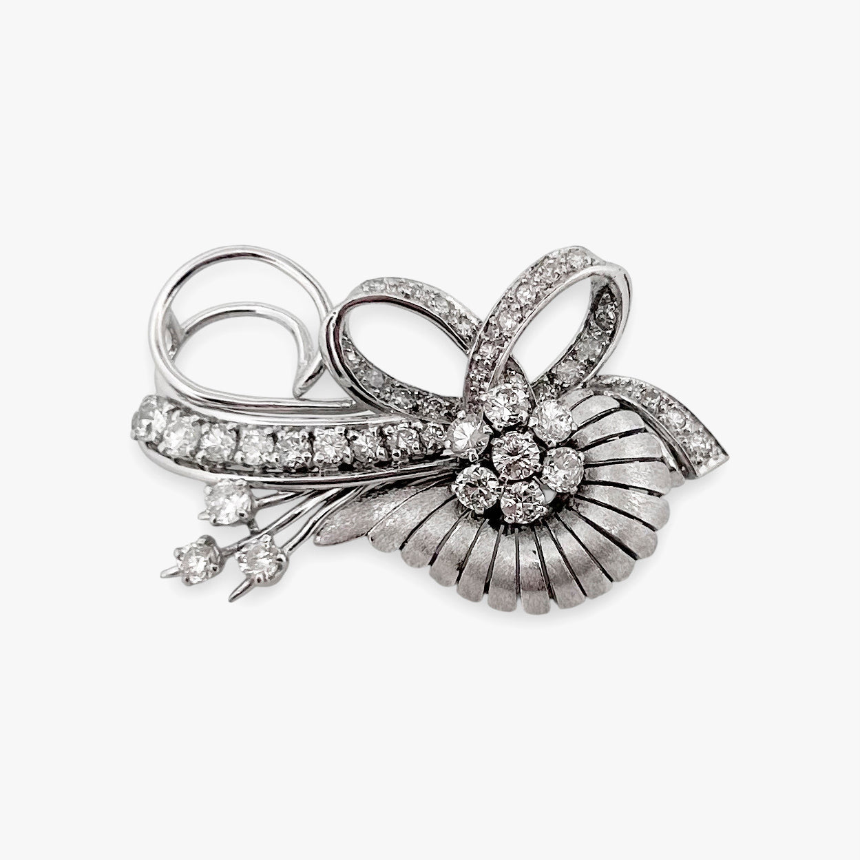 Comprar broche antiguo realizado en platino y con diamantes talla brillante. Joyas antiguas y vintage en Barcelona, compro oro y joyas al mejor precio. Ian'Or.
