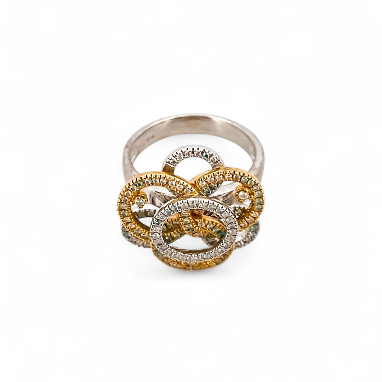 Comprar sortija en forma de flor realizada en oro blanco y amarillo de 18kt con diamantes. Joyería compro oro Ian'Or. Joyas acondicionadas. Envío GRATIS.