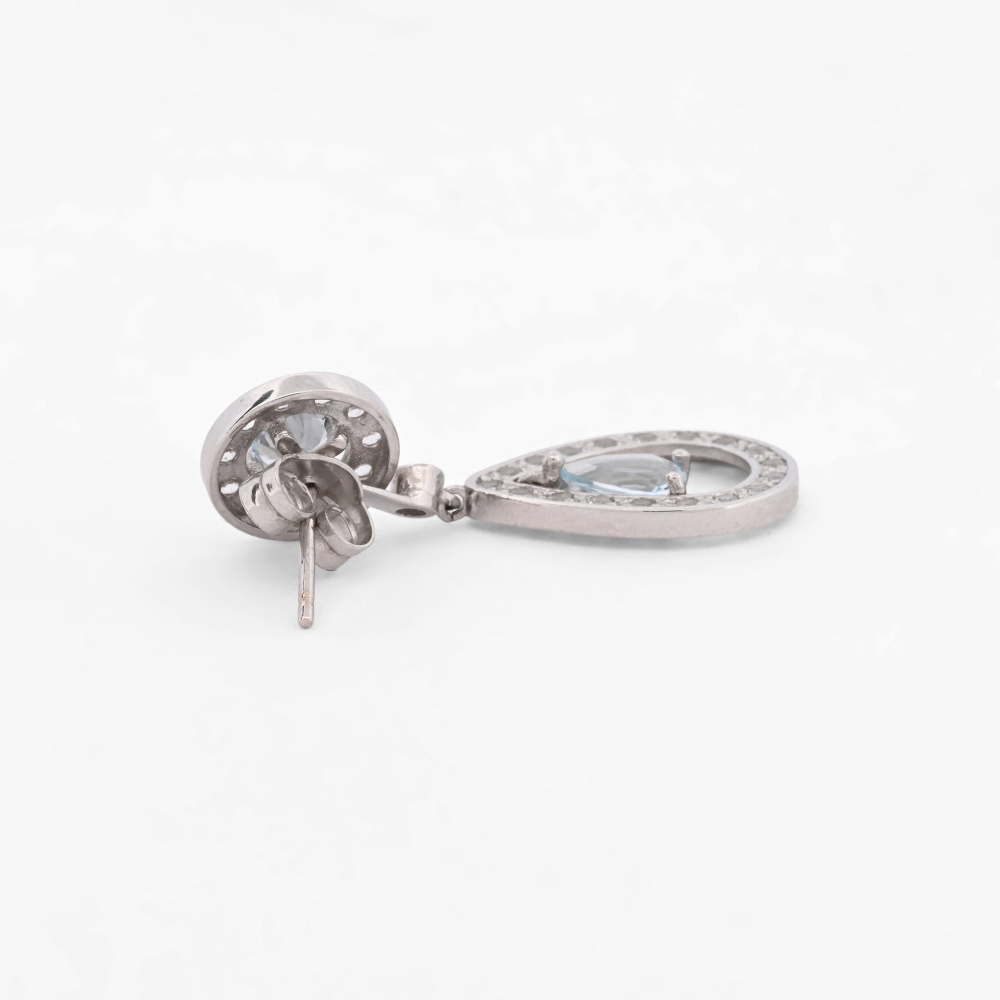 Comprar pendientes largos de oro blanco de 18kt con diamantes talla brillante y aguas marinas. Joyas con aguamarinas. Joyería Ian'Or. Envío GRATIS.