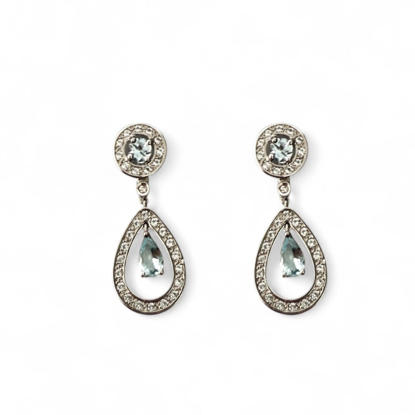 Comprar pendientes largos de oro blanco de 18kt con diamantes talla brillante y aguas marinas. Joyas con aguamarinas. Joyería Ian'Or. Envío GRATIS.
