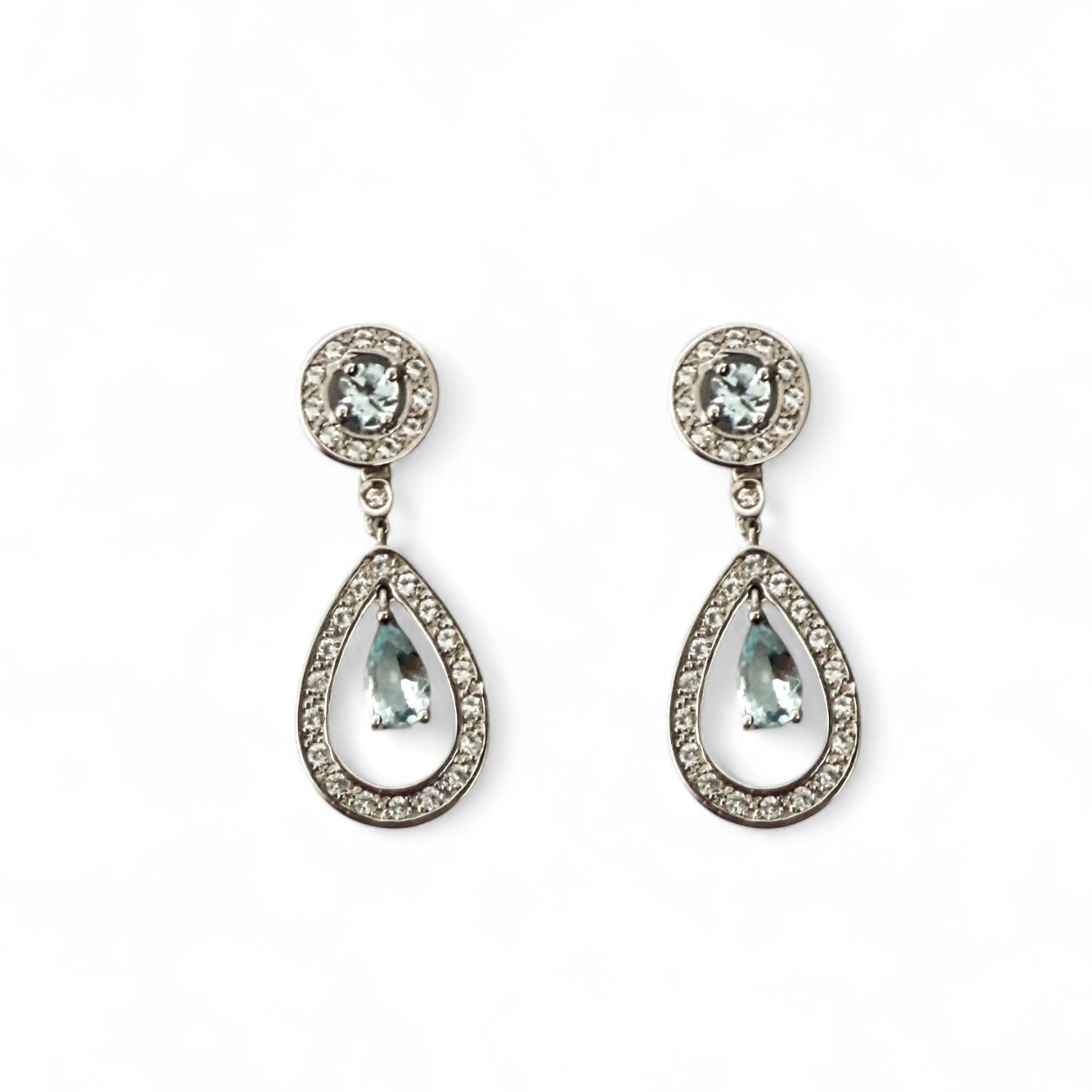 Comprar pendientes largos de oro blanco de 18kt con diamantes talla brillante y aguas marinas. Joyas con aguamarinas. Joyería Ian'Or. Envío GRATIS.
