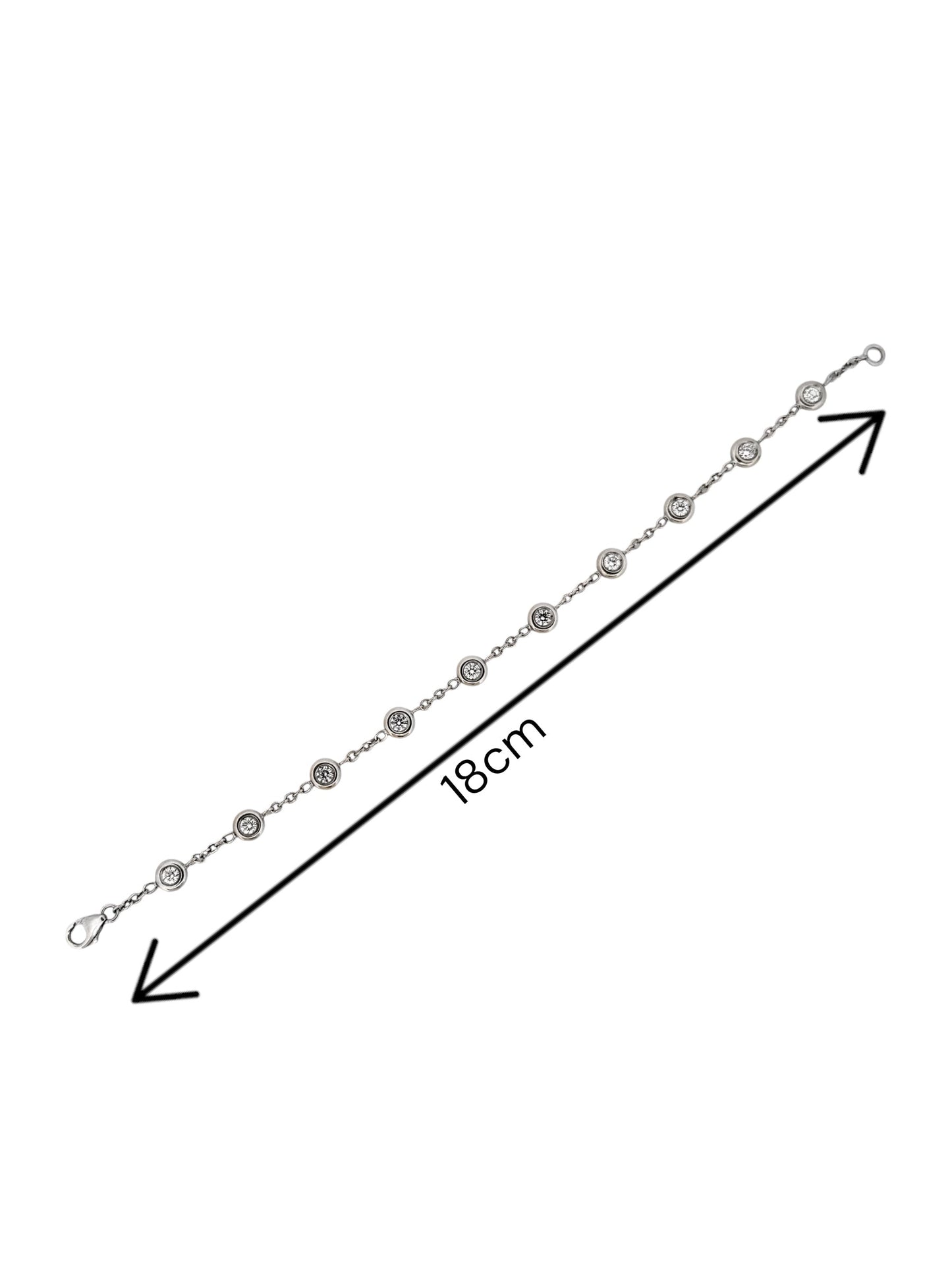 Pulsera de oro blanco de 18kt con cadena forzada y diamantes alternos con engaste chatón. Cierre tipo mosquetón. La pulsera mide 18cm. Envío gratis.

