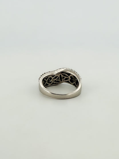 Media alianza de oro blanco de 18kt con carril de 12 diamantes talla baguette.
Talla original: 13 grosor anillo 5,26mm. Joyas de segunda mano restauradas  al mejor precio, envío gratuito. Anillos de compromiso baratos