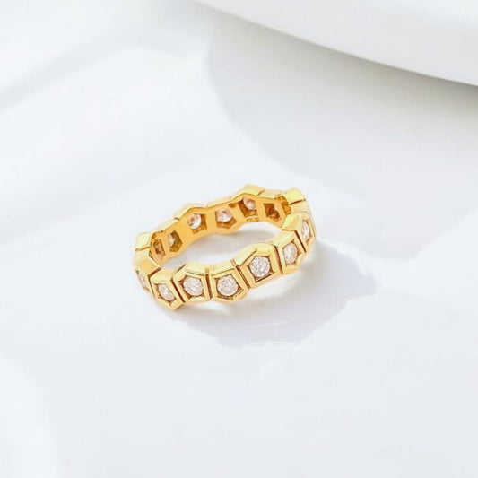 Sortija pentágonos oro amarillo 18kt y diamantes. Anillos al mejor precio en Barcelona. Joyas restauradas Barcelona.
